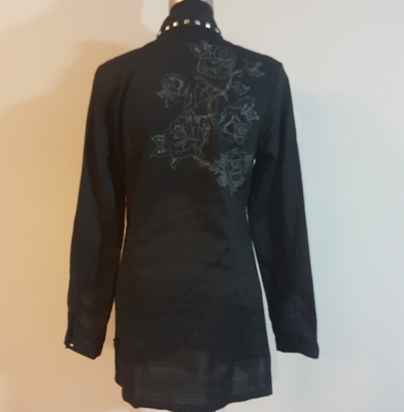 Spice & Roses Lace Up Embroidered Tunic Top - Picture 2 of 7